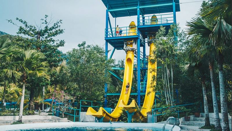 outdoor water park slide